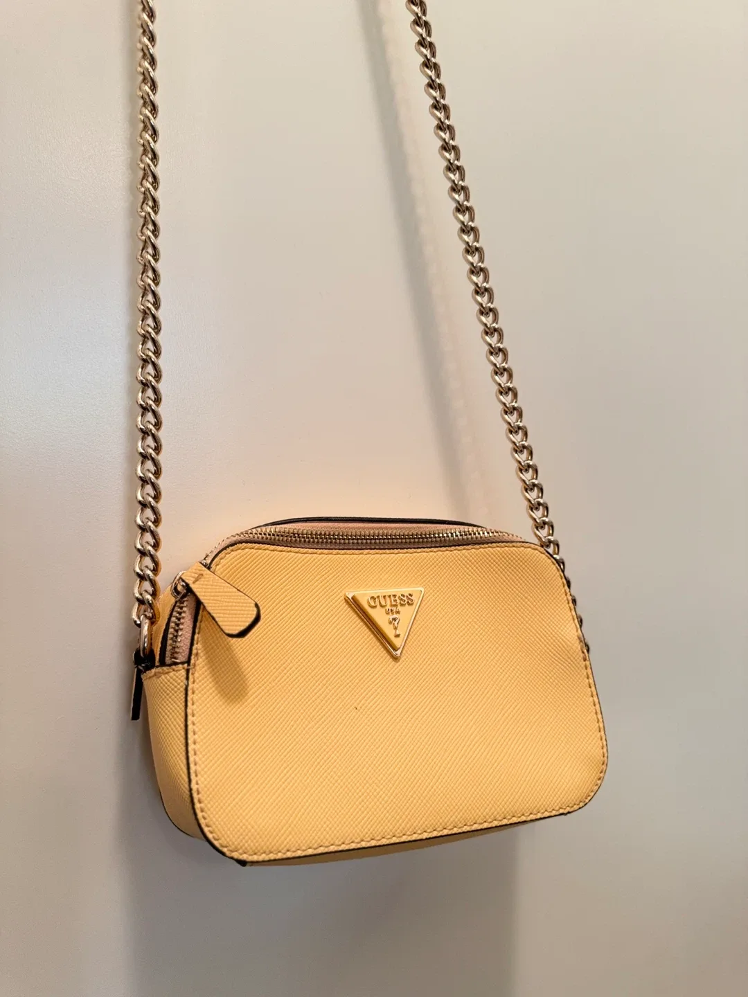 Guess Yellow Crossbody Bag image indicator(3)