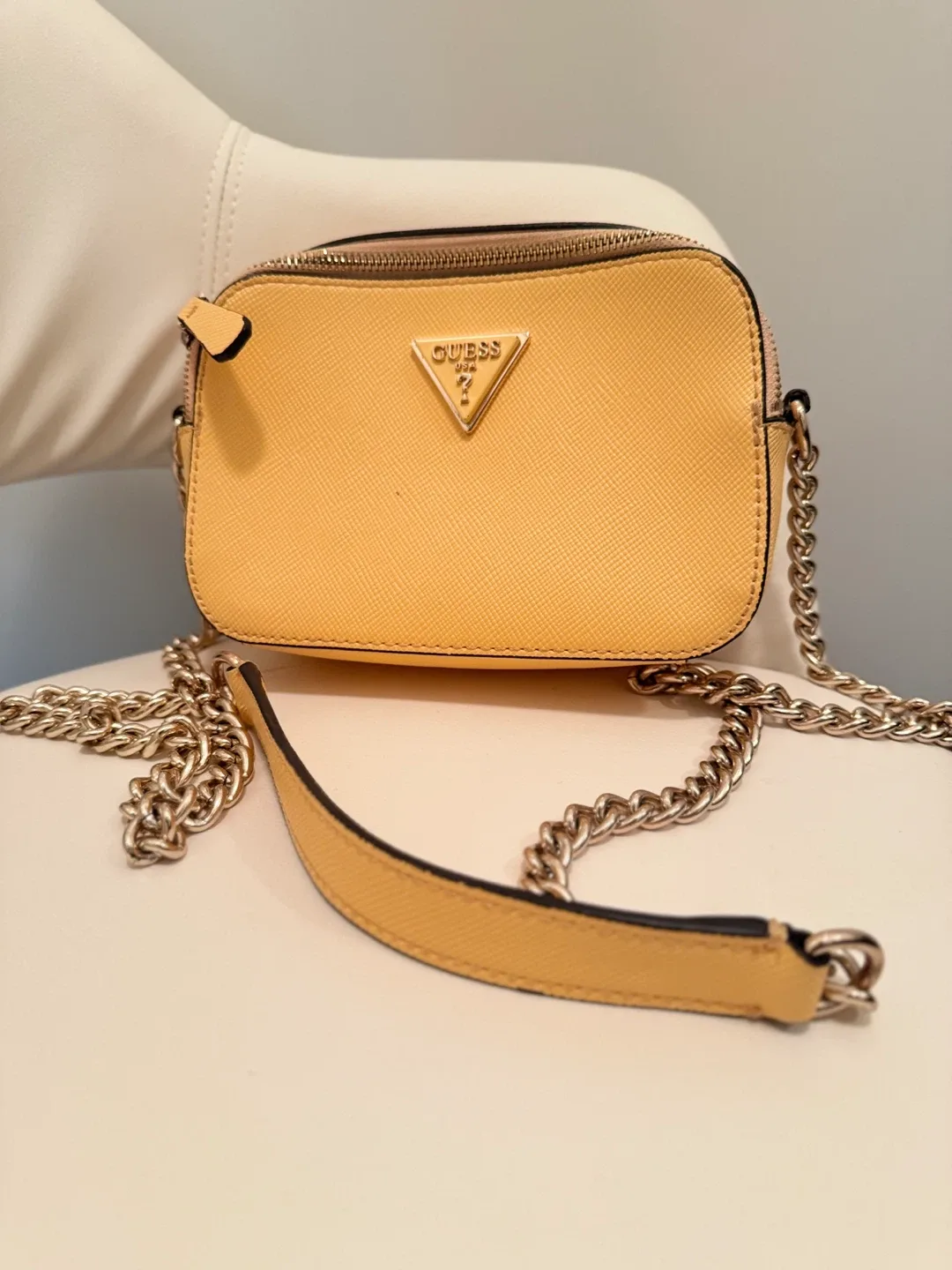 Guess Yellow Crossbody Bag image indicator(2)