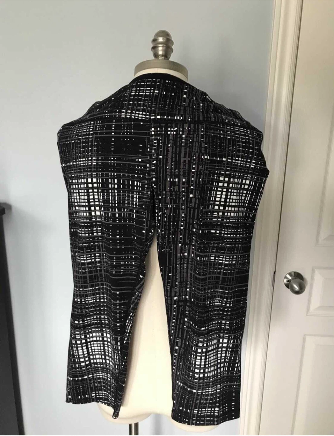 YOGA/Workout Pants (Crop length) - New Condition - Size Large