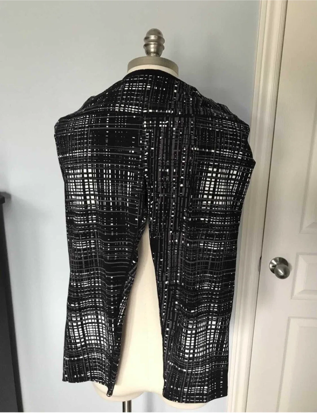 YOGA/Workout Pants (Crop length) - New Condition - Size Large thumbnail