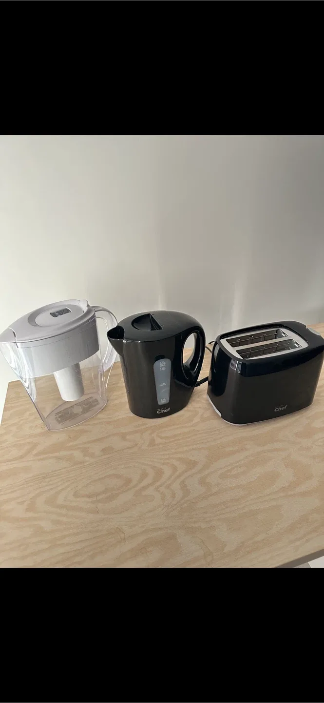 Kitchen Essentials Bundle – Teapot, Toaster & Brita