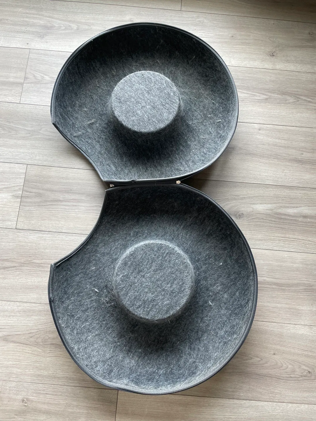 Grey Donut Cat Bed - 18 inch image indicator(3)