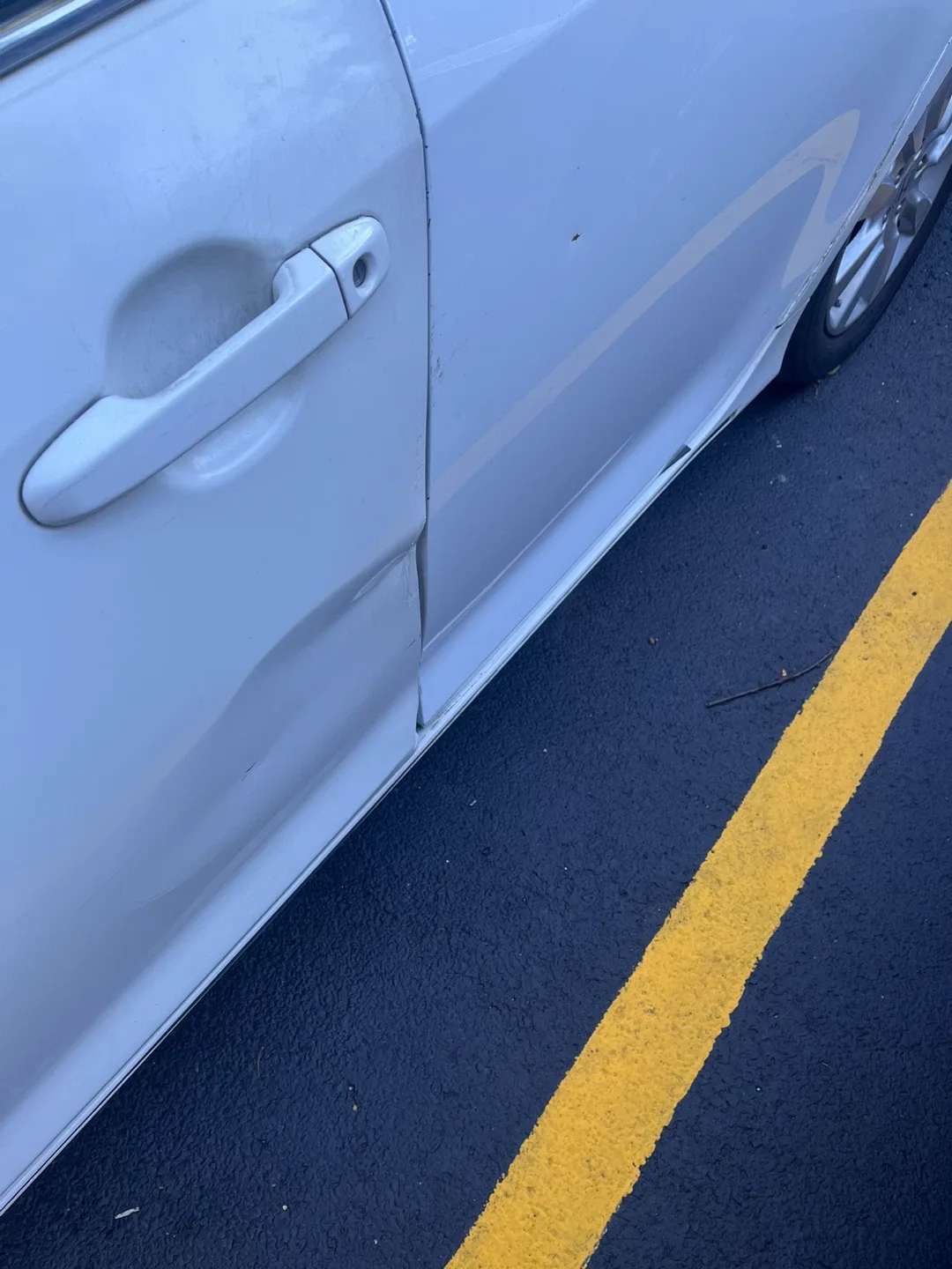 White 2012 Toyota Camry image indicator(4)