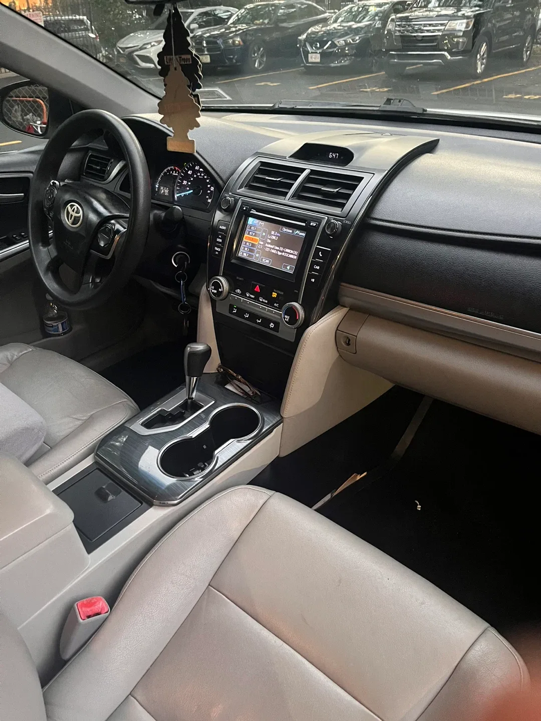 White 2012 Toyota Camry image indicator(8)