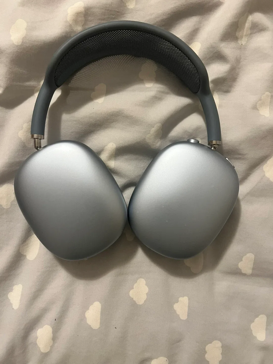 Apple Airpods Max - blue image indicator(2)