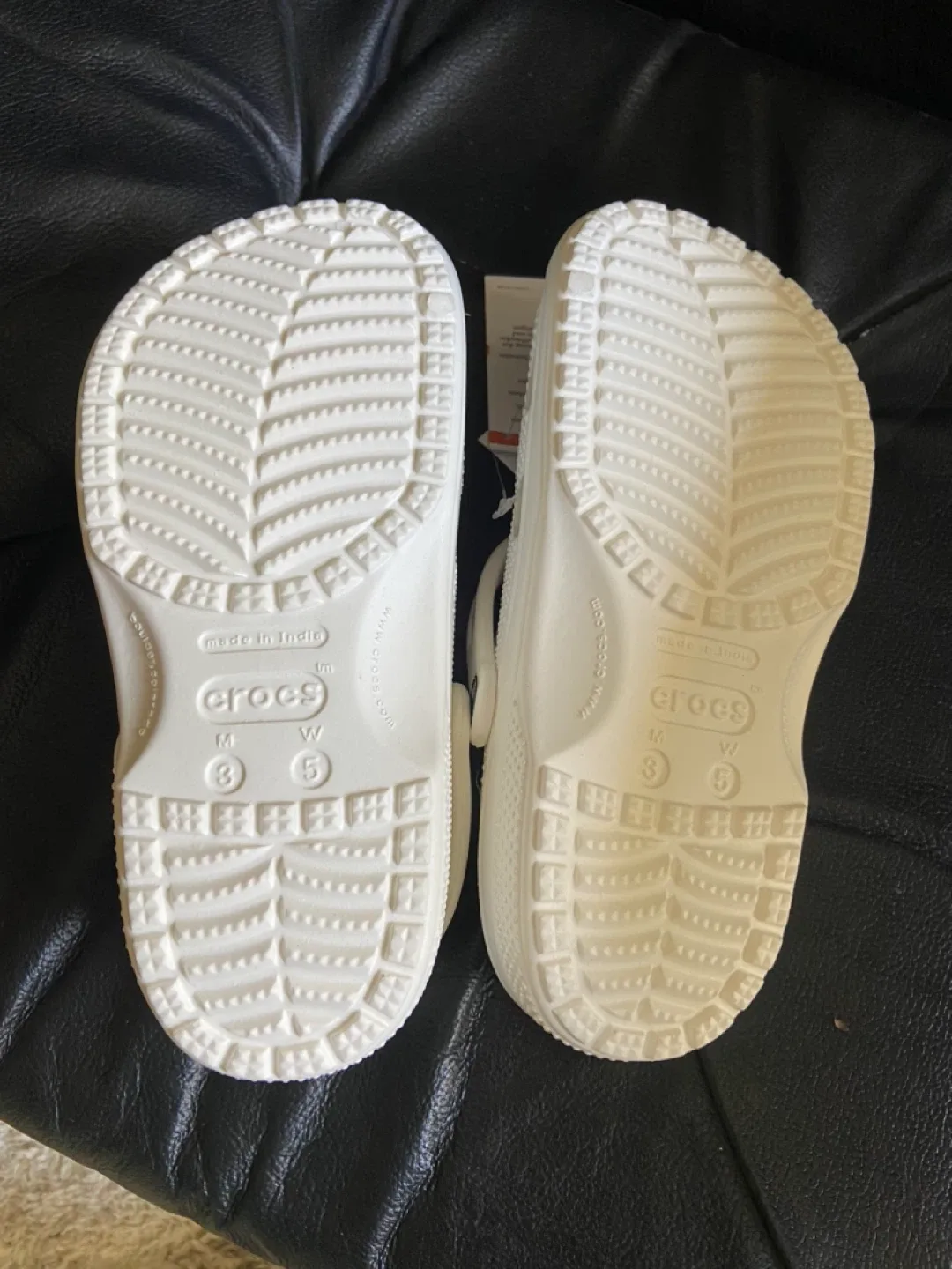 New Crocs Classic Clog - Women's Size 5 image indicator(3)