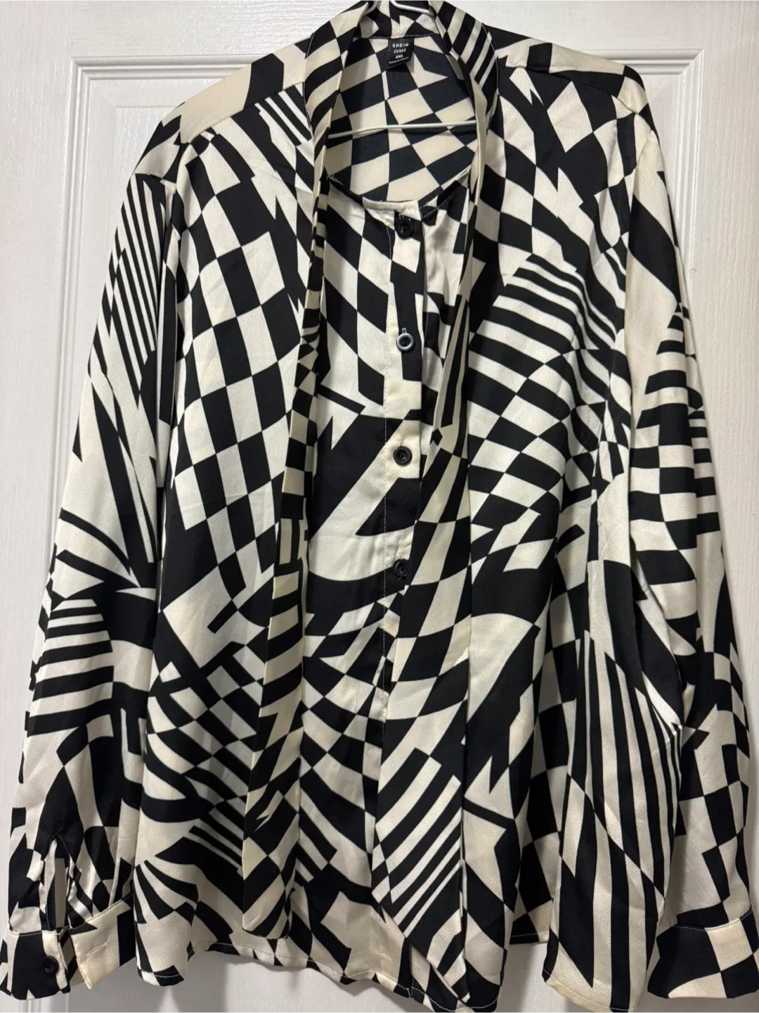 Shein Black & White Patterned Blouse 4XL Brand New image indicator(2)