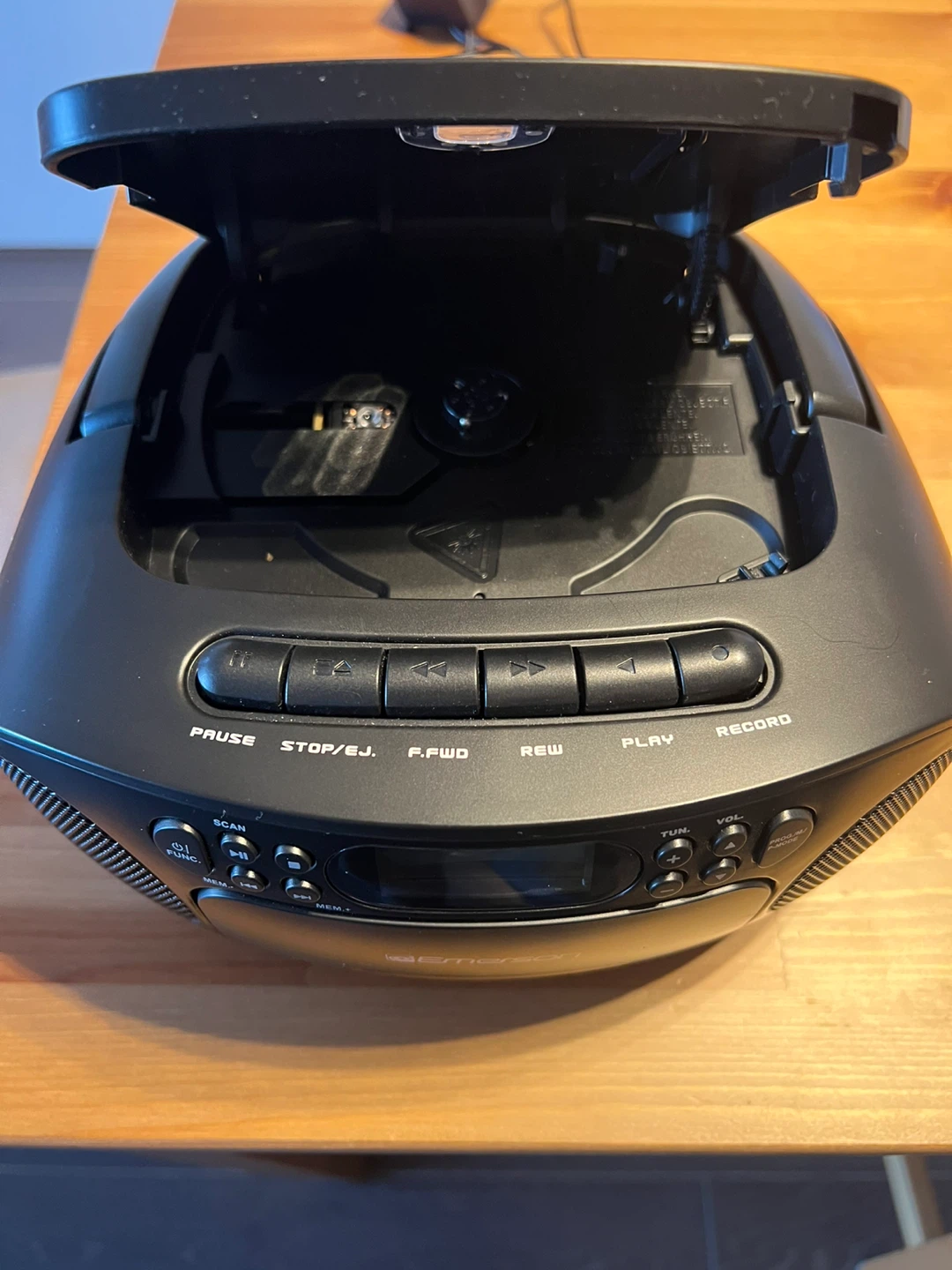 Emerson Portable CD Cassette Player - photo 3
