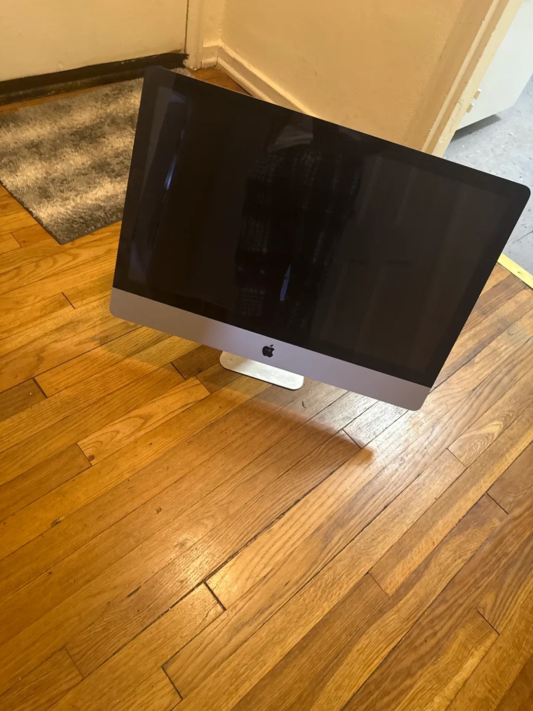 Apple iMac 21.5″ Retina 4K image indicator(3)