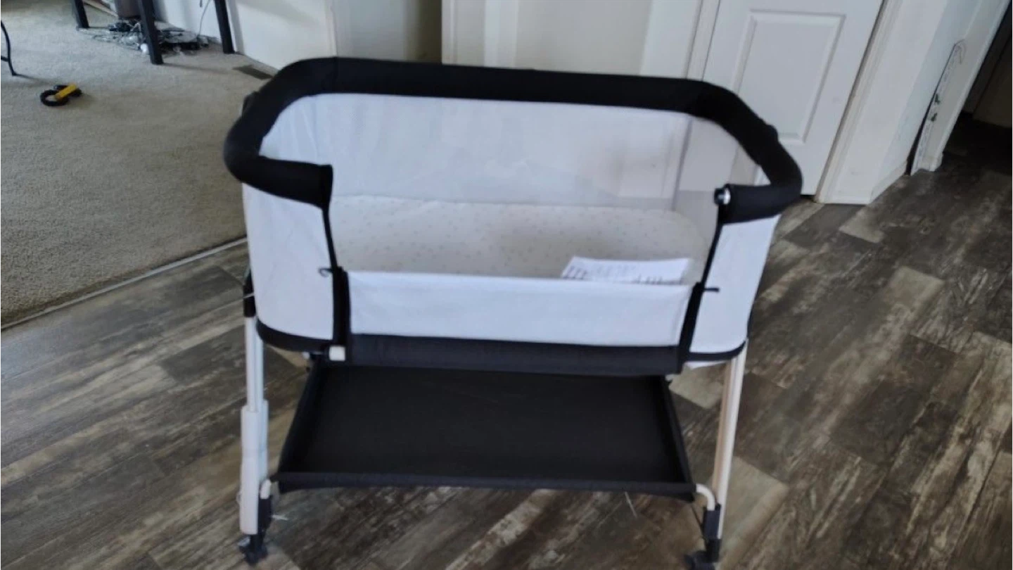 Baby Bassinet - Like New Condition
