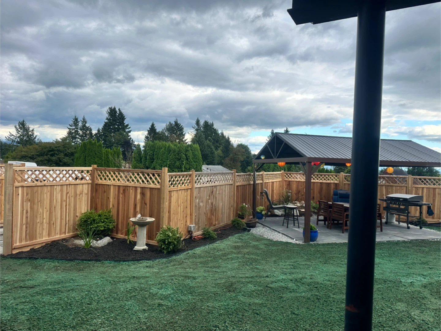 Cedar fence installation - photo 4