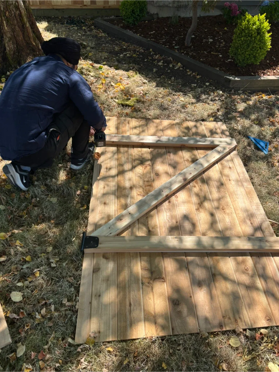 Cedar fence installation image indicator(7)