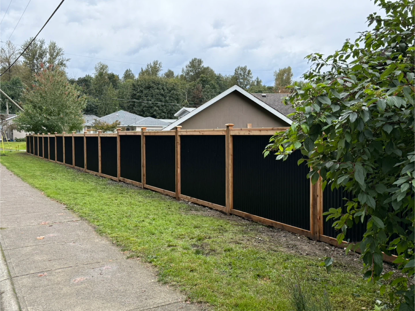 Corrugated fence installation - photo 2