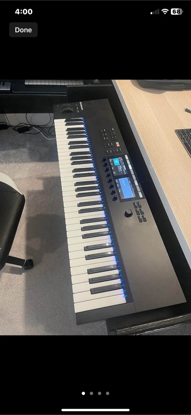 Native Instruments Komplete Kontrol S61 Keyboard image indicator(4)