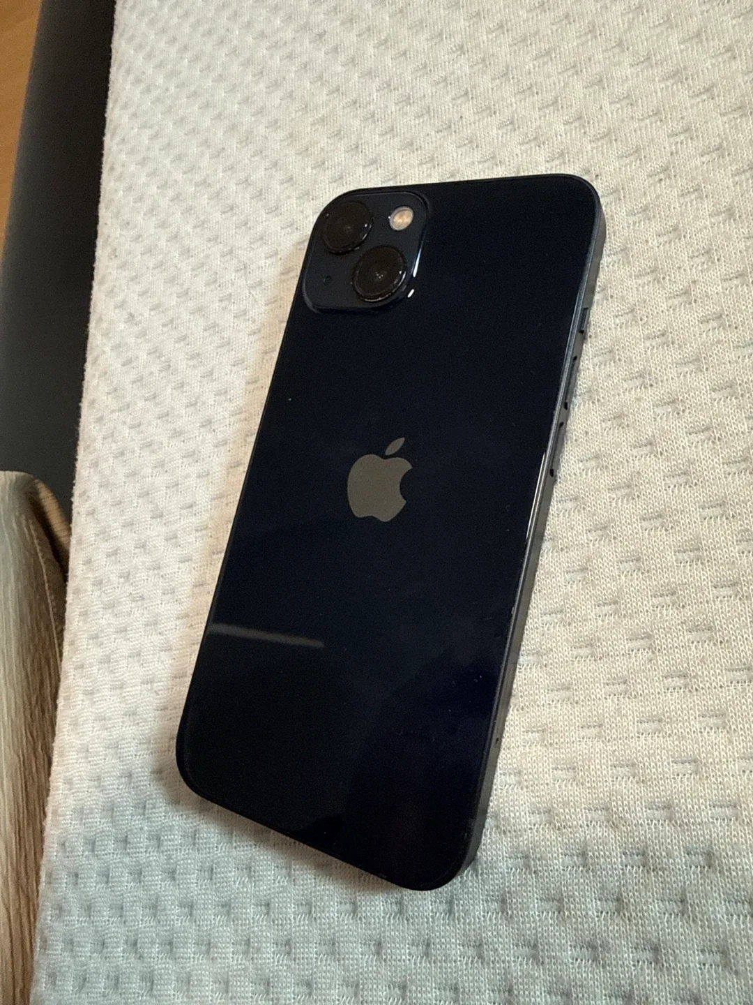 iPhone 13 - Midnight Black image indicator(2)