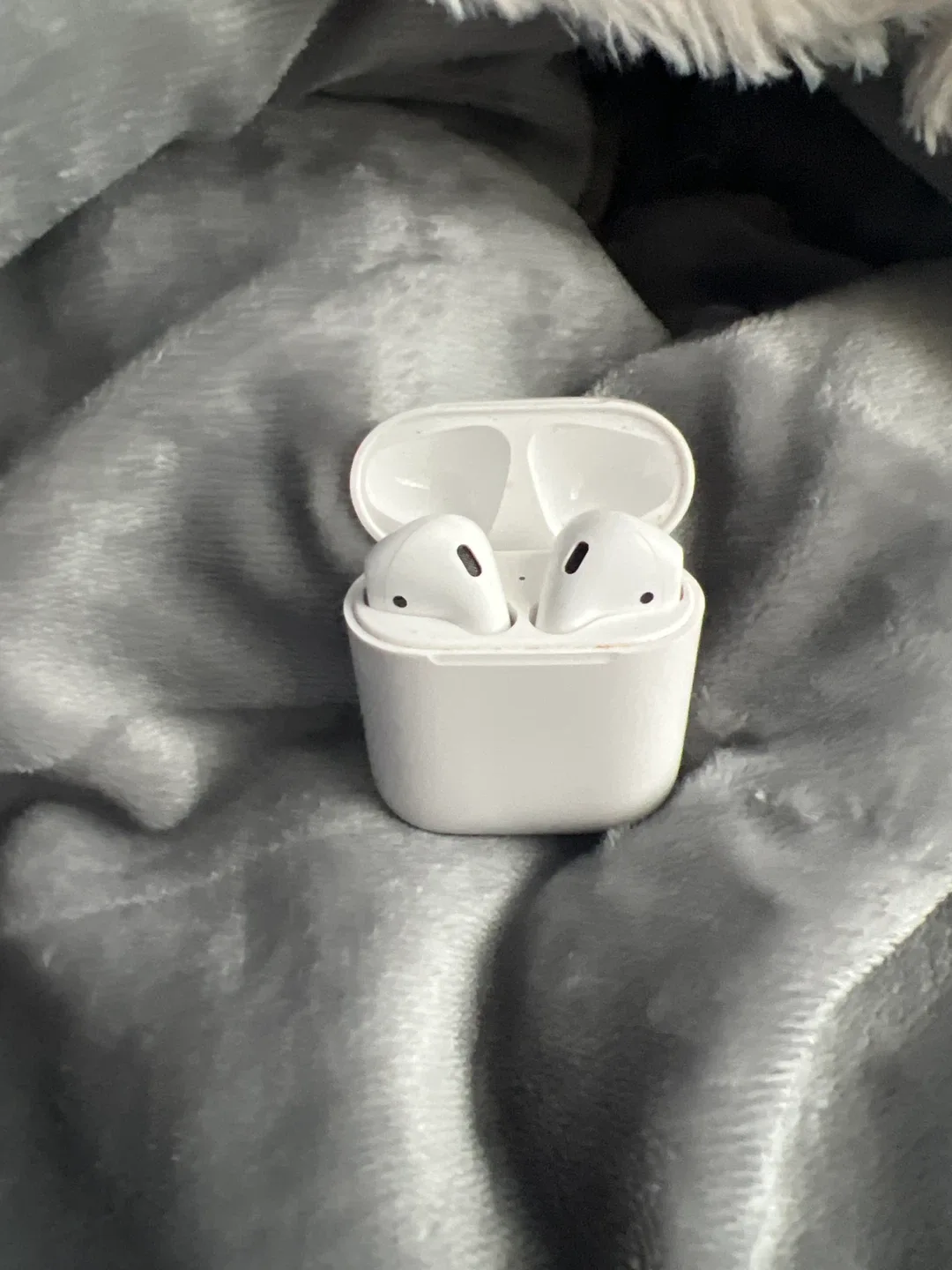 Apple AirPods (2nd Generation) image indicator(2)