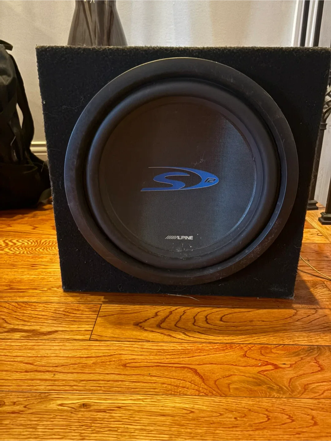Alpine Subwoofer image indicator(2)