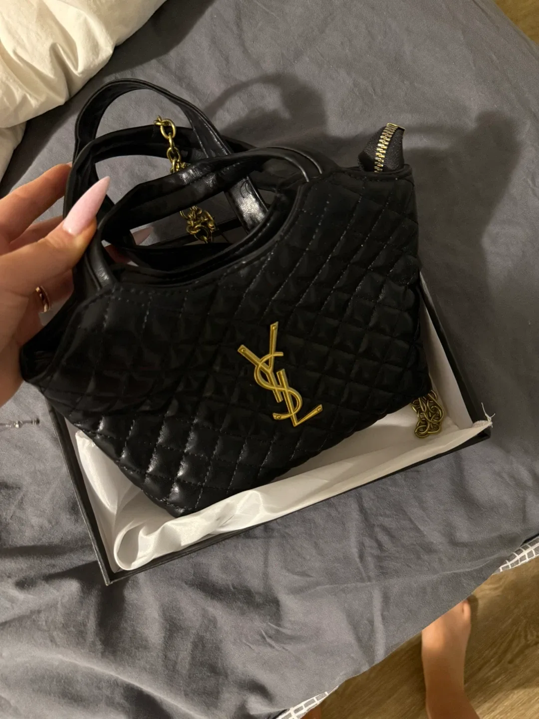 Saint Laurent Black Quilted Leather Handbag image indicator(2)