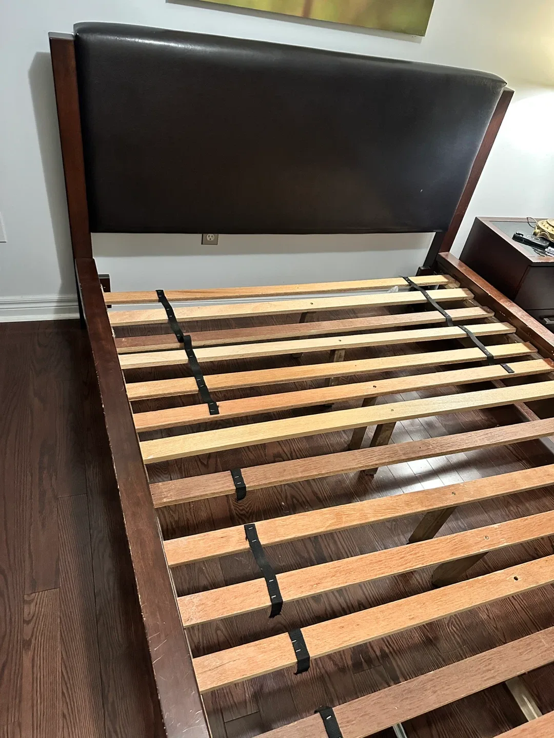 Queen Size Bed Frame with Headboard image indicator(3)