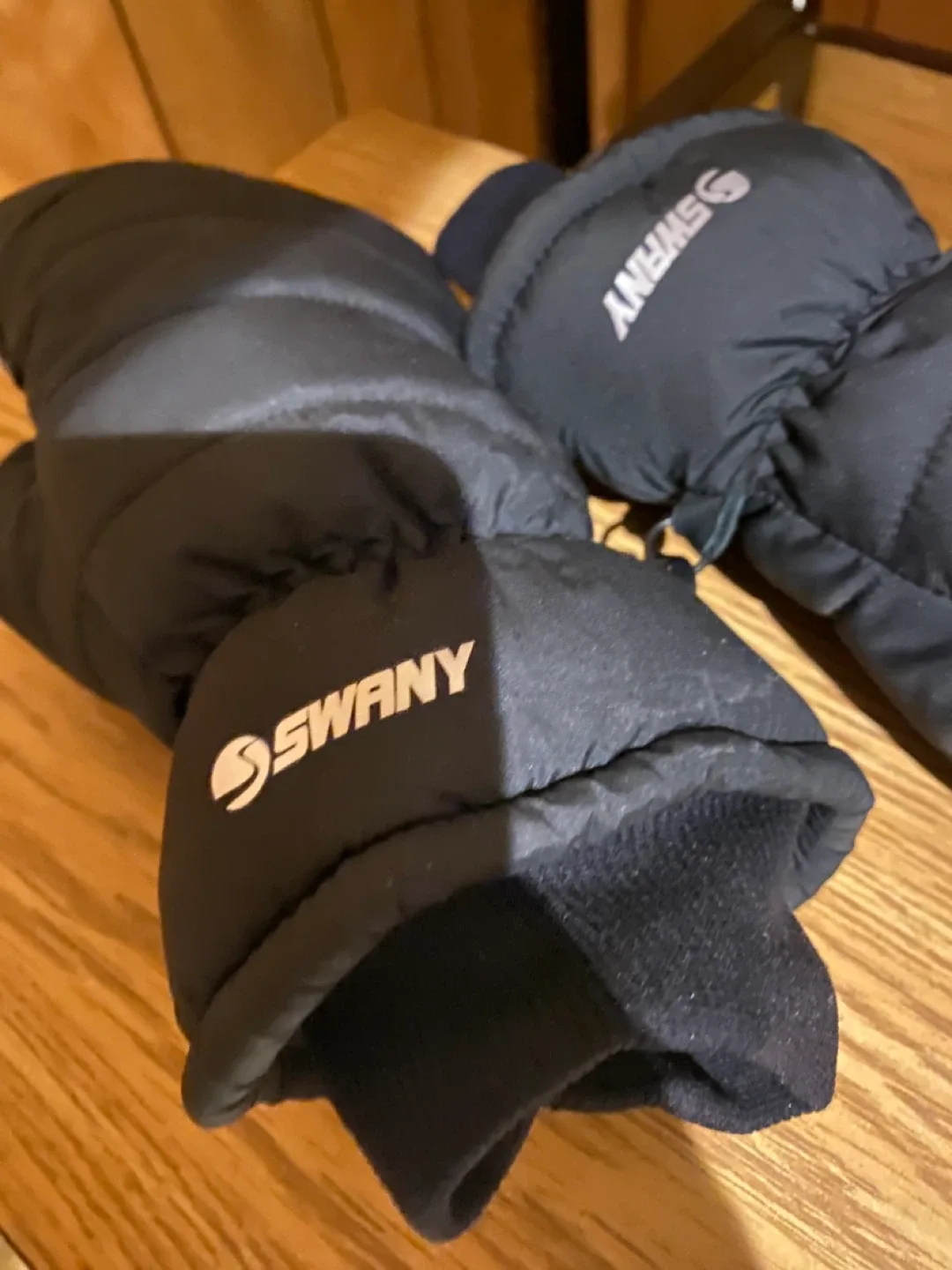 Swany Black Mittens image indicator(4)