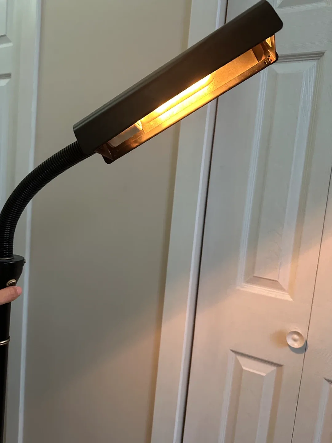 Floor lamp with adjustable Brightness (CAN DELIVER) image indicator(8)