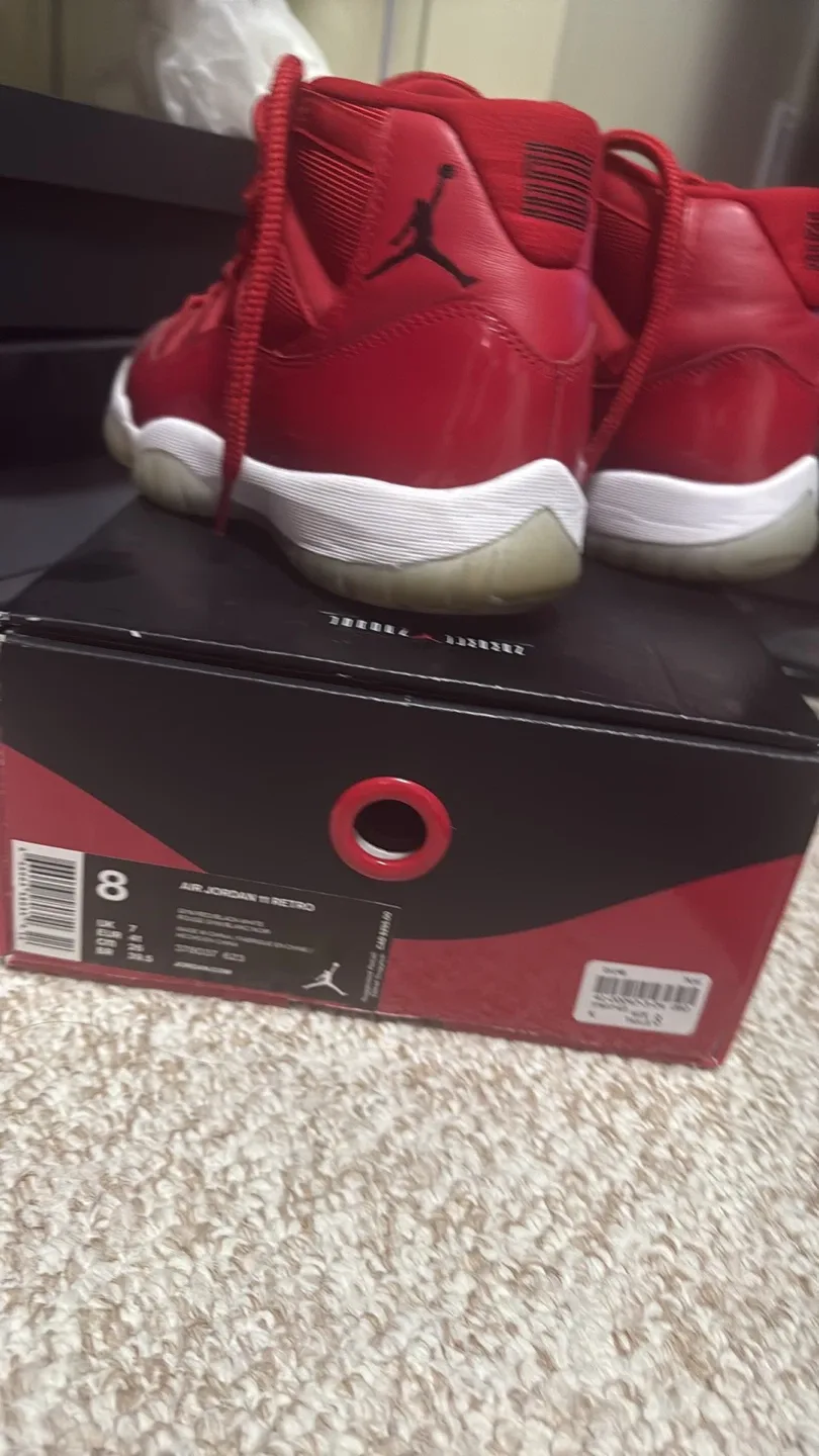 Air Jordan 11 Retro Size 8 image indicator(2)