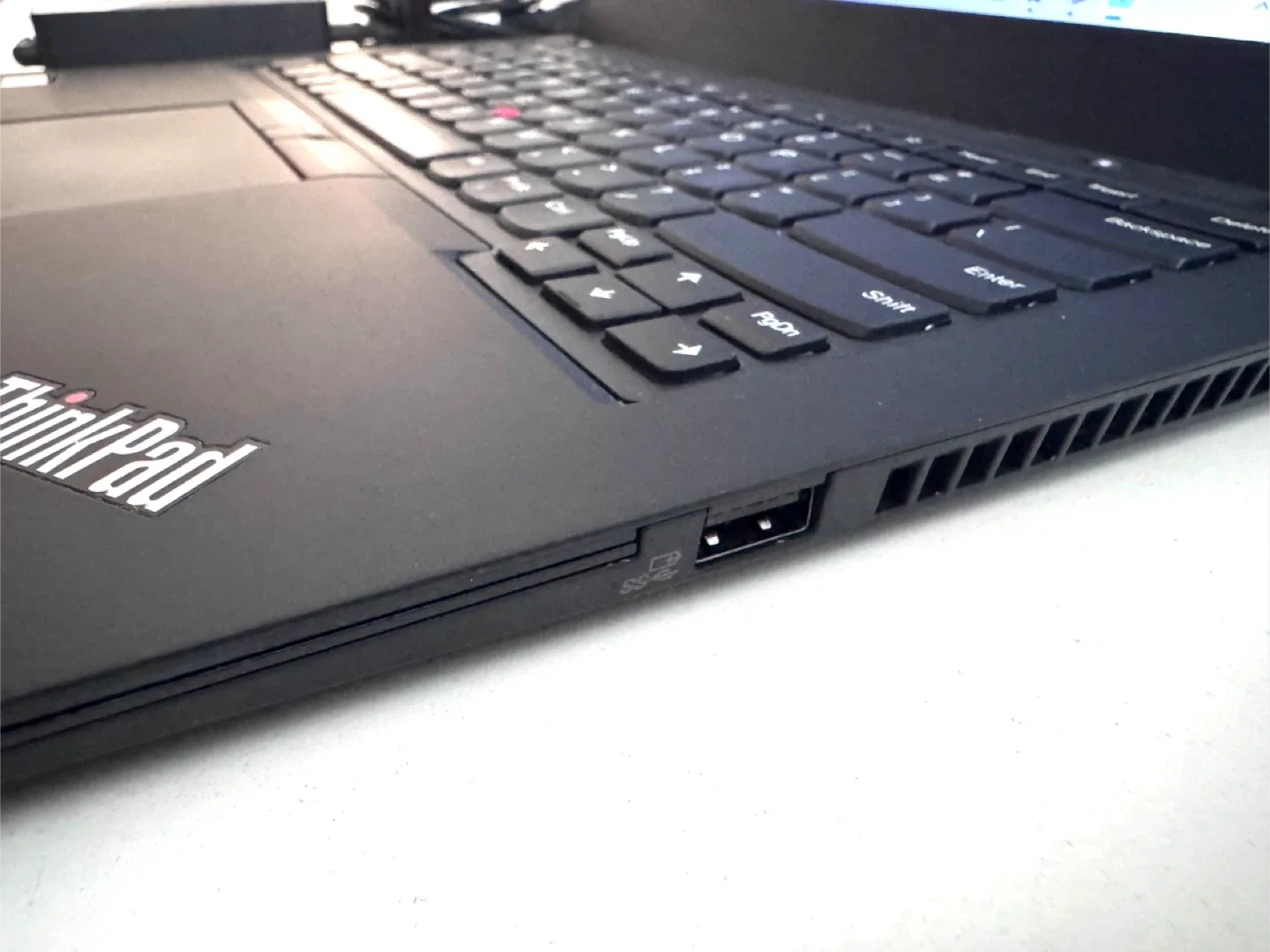 Lenovo ThinkPad T14/Six Core/ Win 11 Laptops image indicator(7)