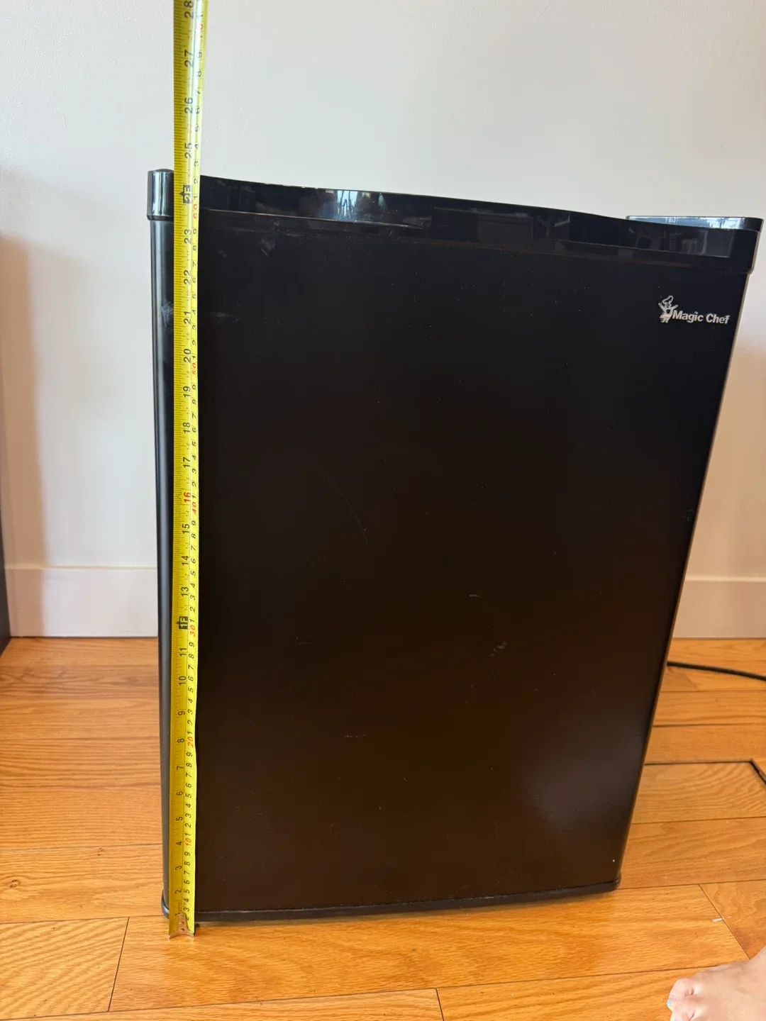 Magic Chef Mini Fridge - Black image indicator(3)