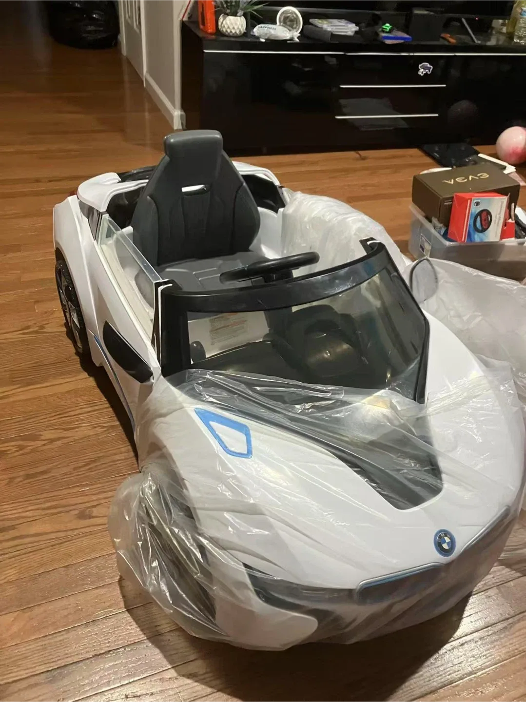 BMW i8 White Kids Ride On Car thumbnail