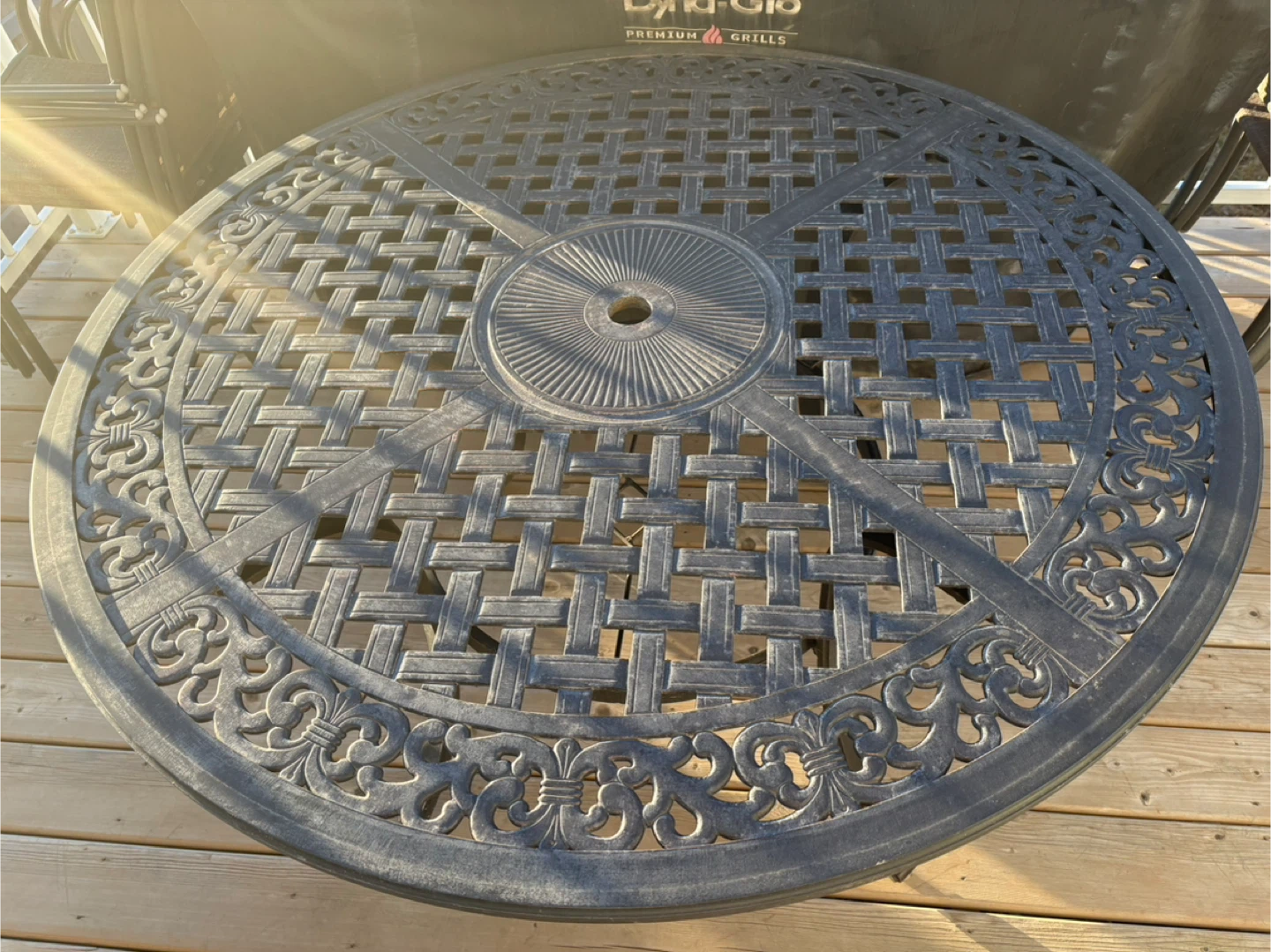 Metal Patio Table and 6 Chairs
