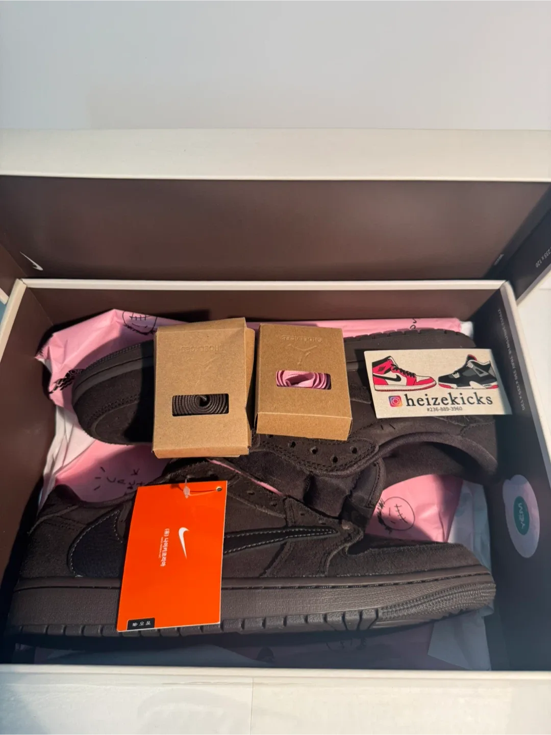 Jordan 1 Low Travis Scott Velvet Brown size 9.5 image indicator(2)