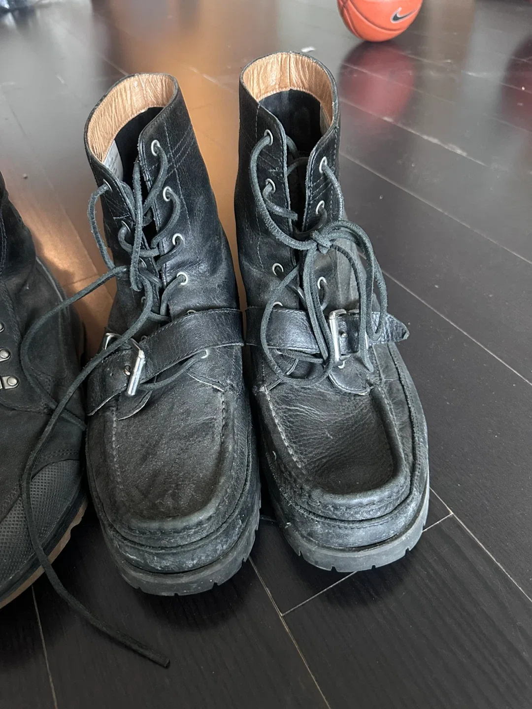 Men’s boots/ dress shoes/ sneakers- Size 13 image indicator(4)