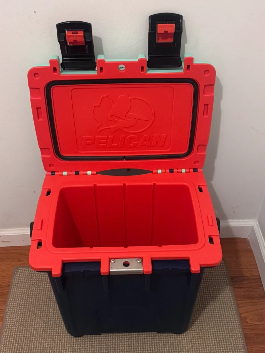 Pelican 20 Quart Cooler - Blue & Aqua image indicator(2)