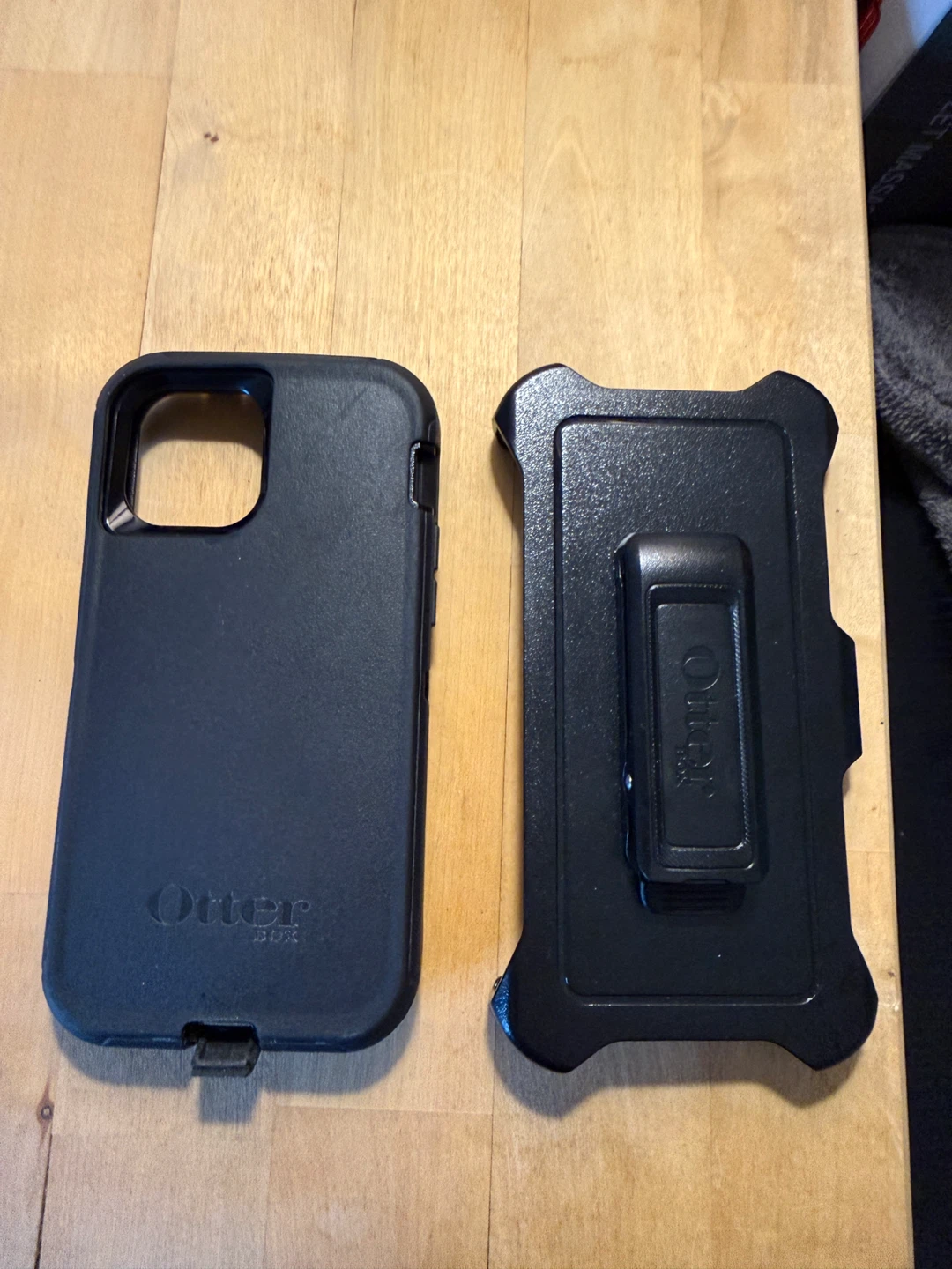OtterBox Defender Series iPhone  12 Case with Holster