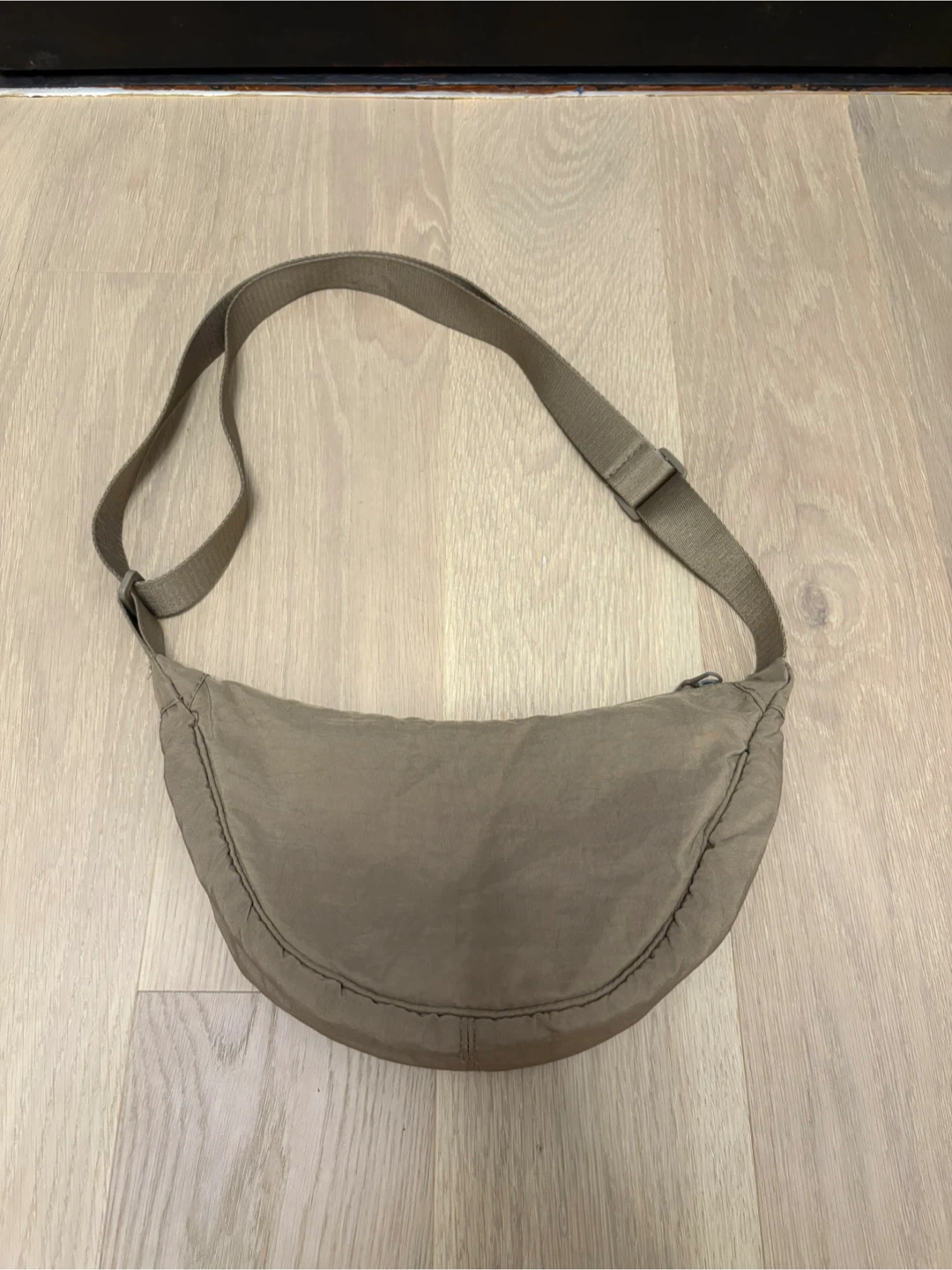 Uniqlo style crescent bag
