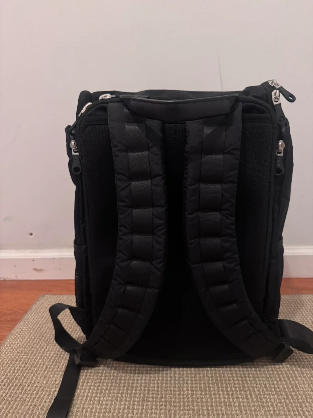 BUILT Black Backpack image indicator(3)