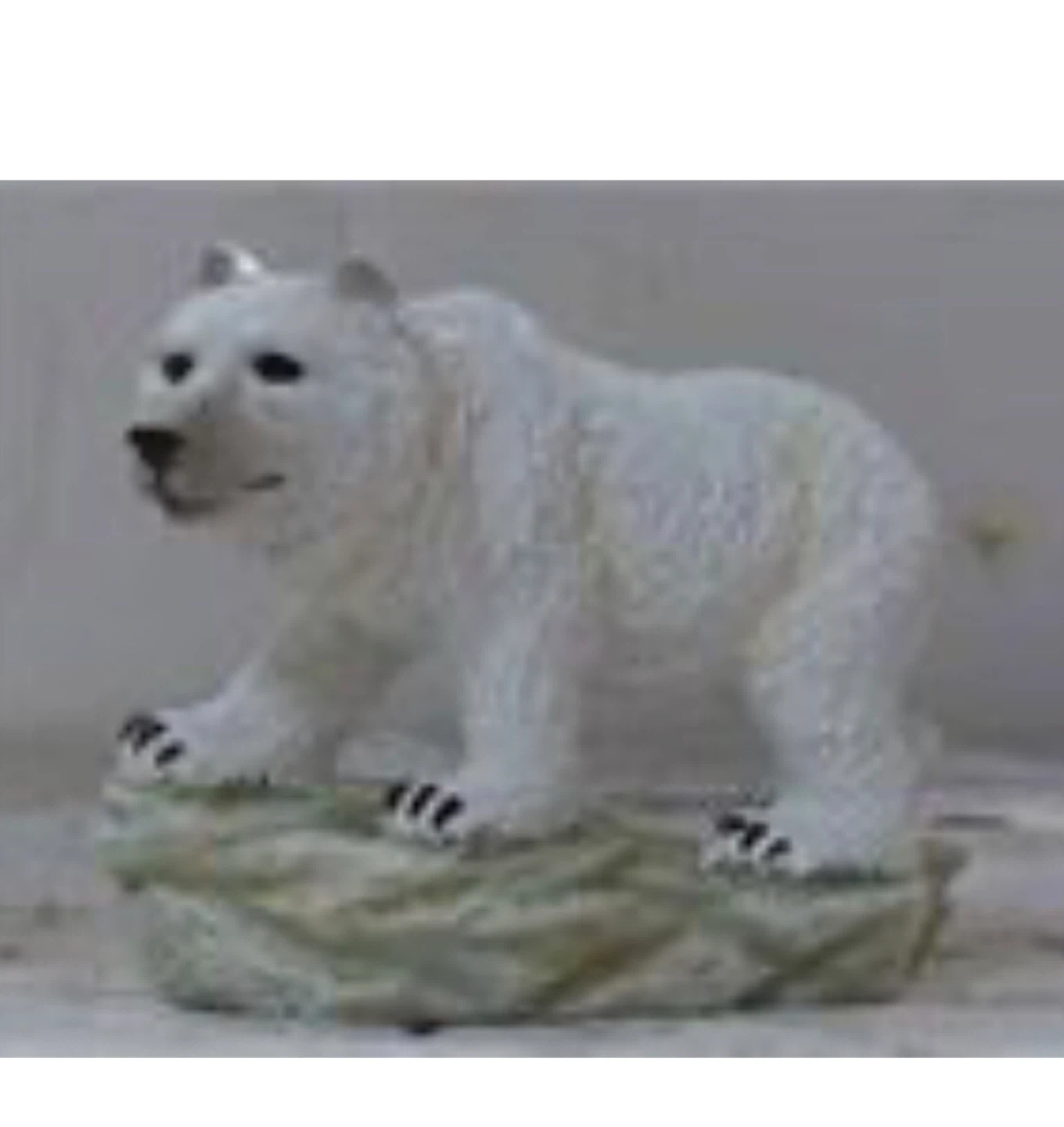 Paper weight or decorative art piece Polar Bear Figurine