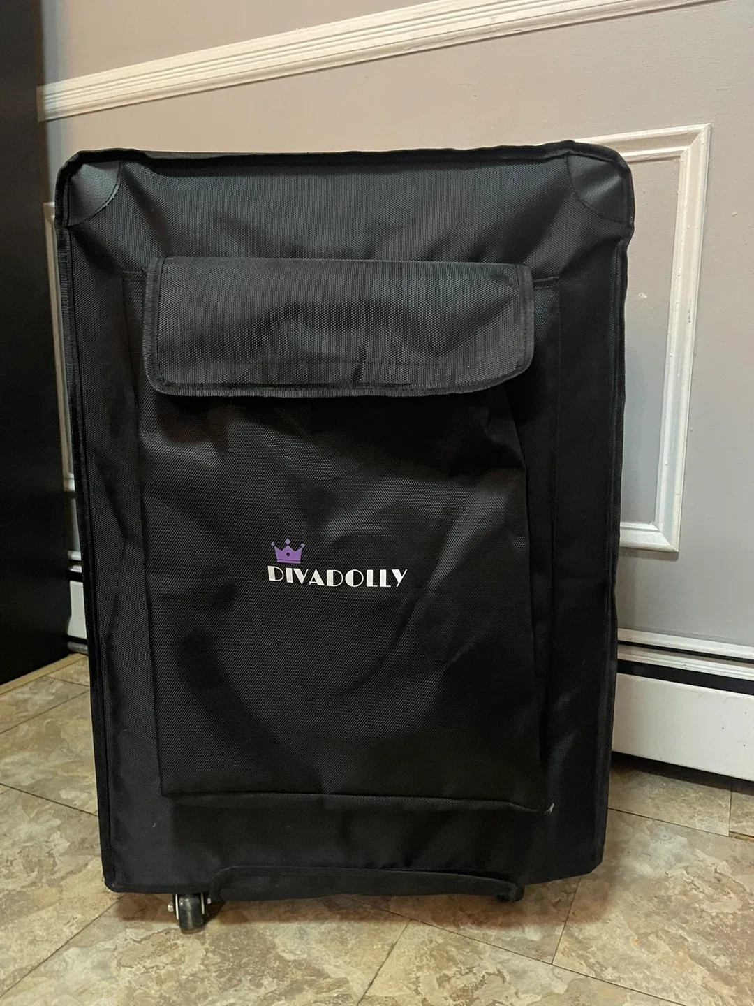 Diva Dolly in Gold Limited Edition image indicator(6)