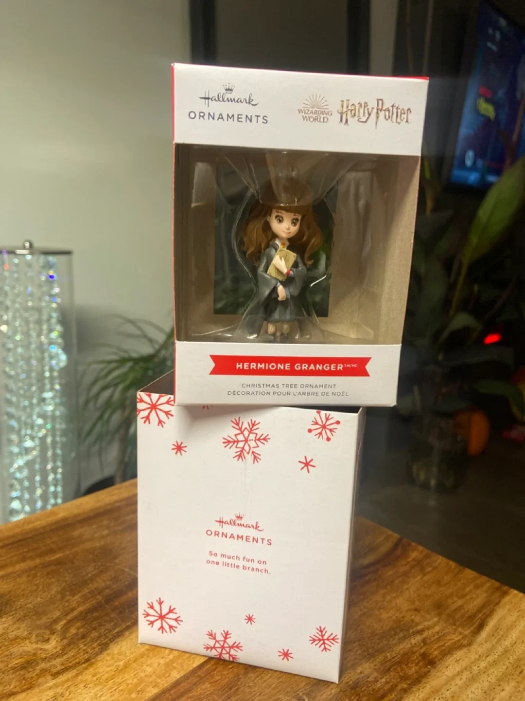 NEW: Hallmark Harry Potter Hermione Granger Ornament - New image indicator(2)