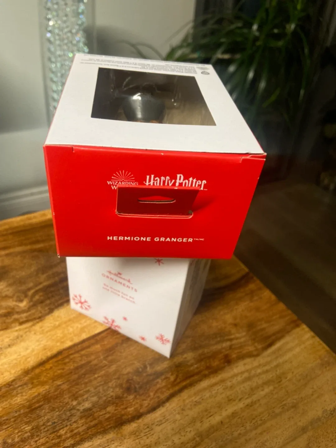 NEW: Hallmark Harry Potter Hermione Granger Ornament - New image indicator(8)