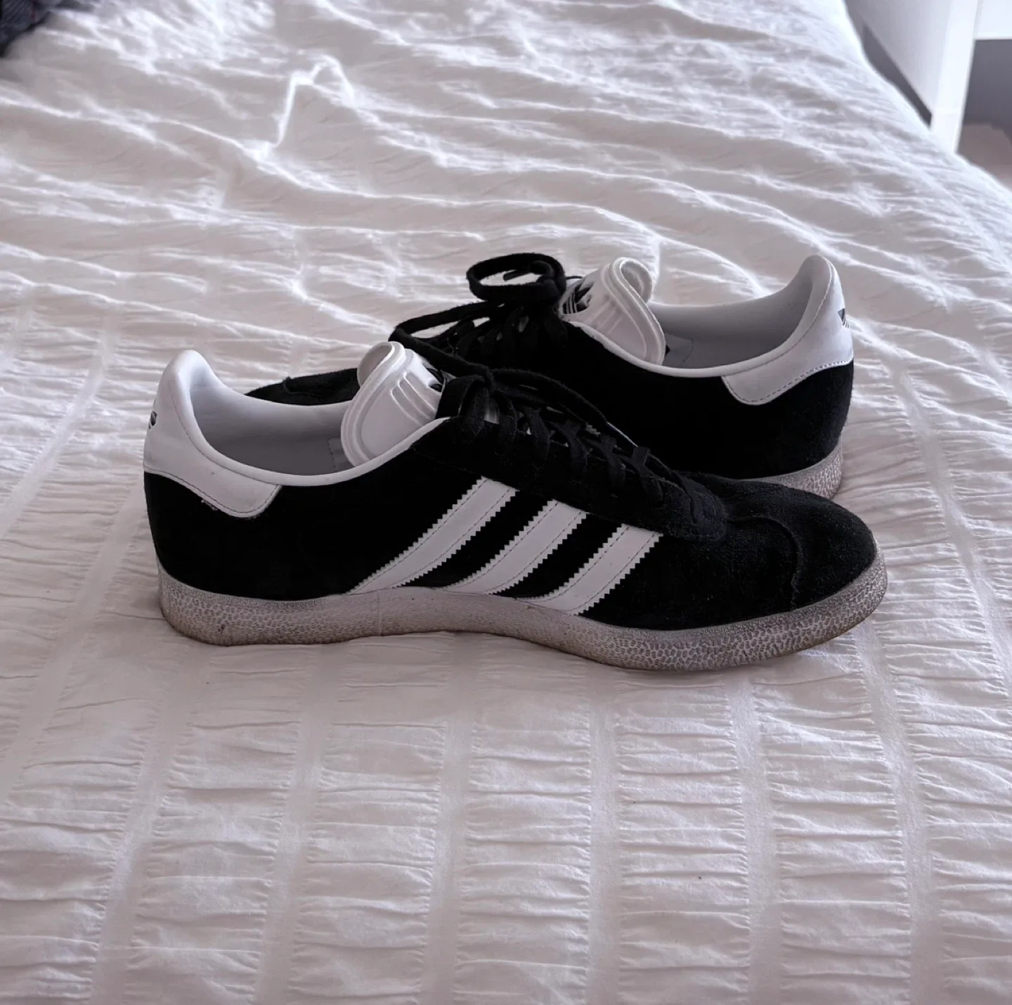 Adidas Gazelle Black & White image indicator(2)