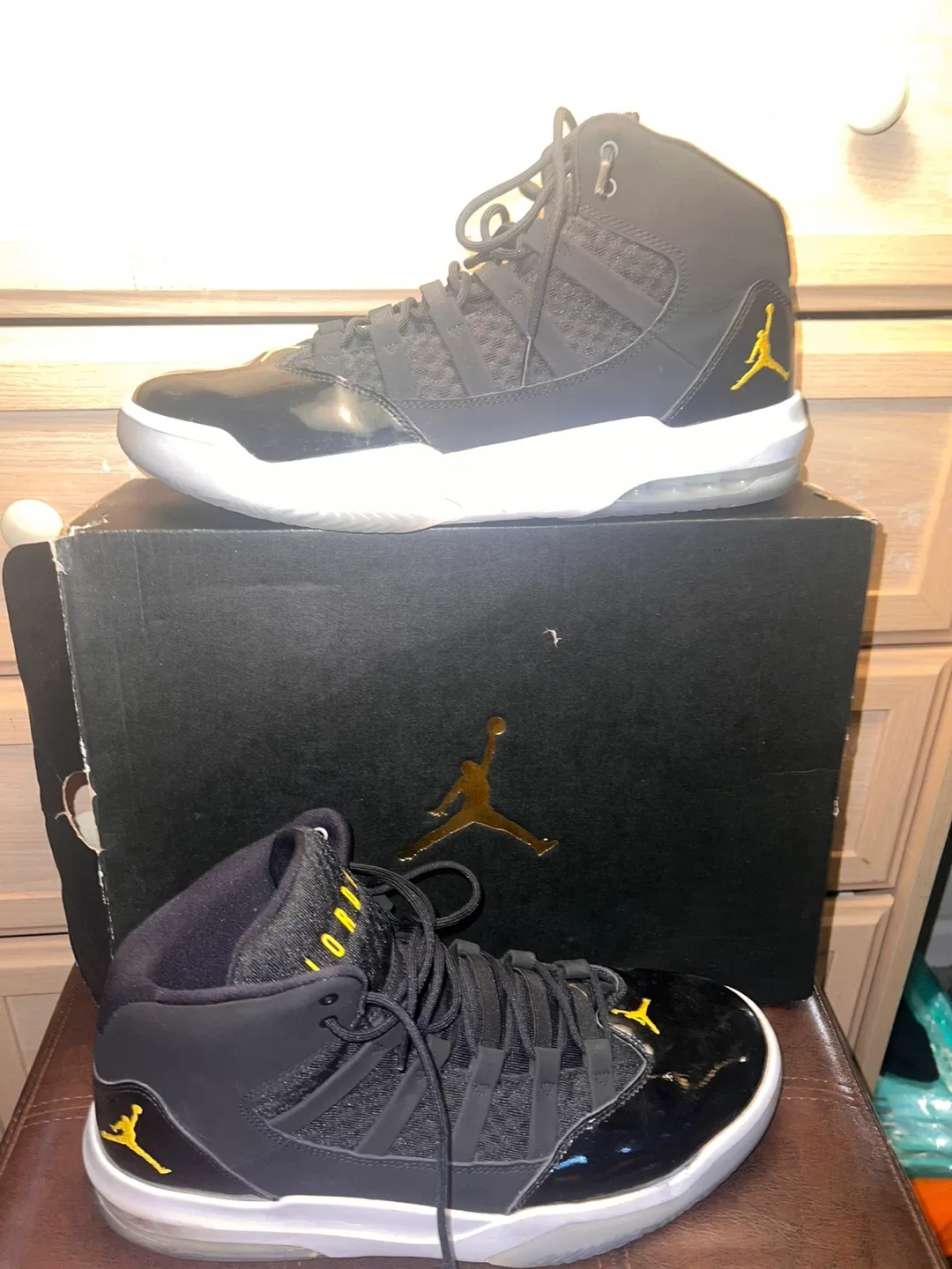 Jordan Max Aura 5 Black/Yellow image indicator(3)