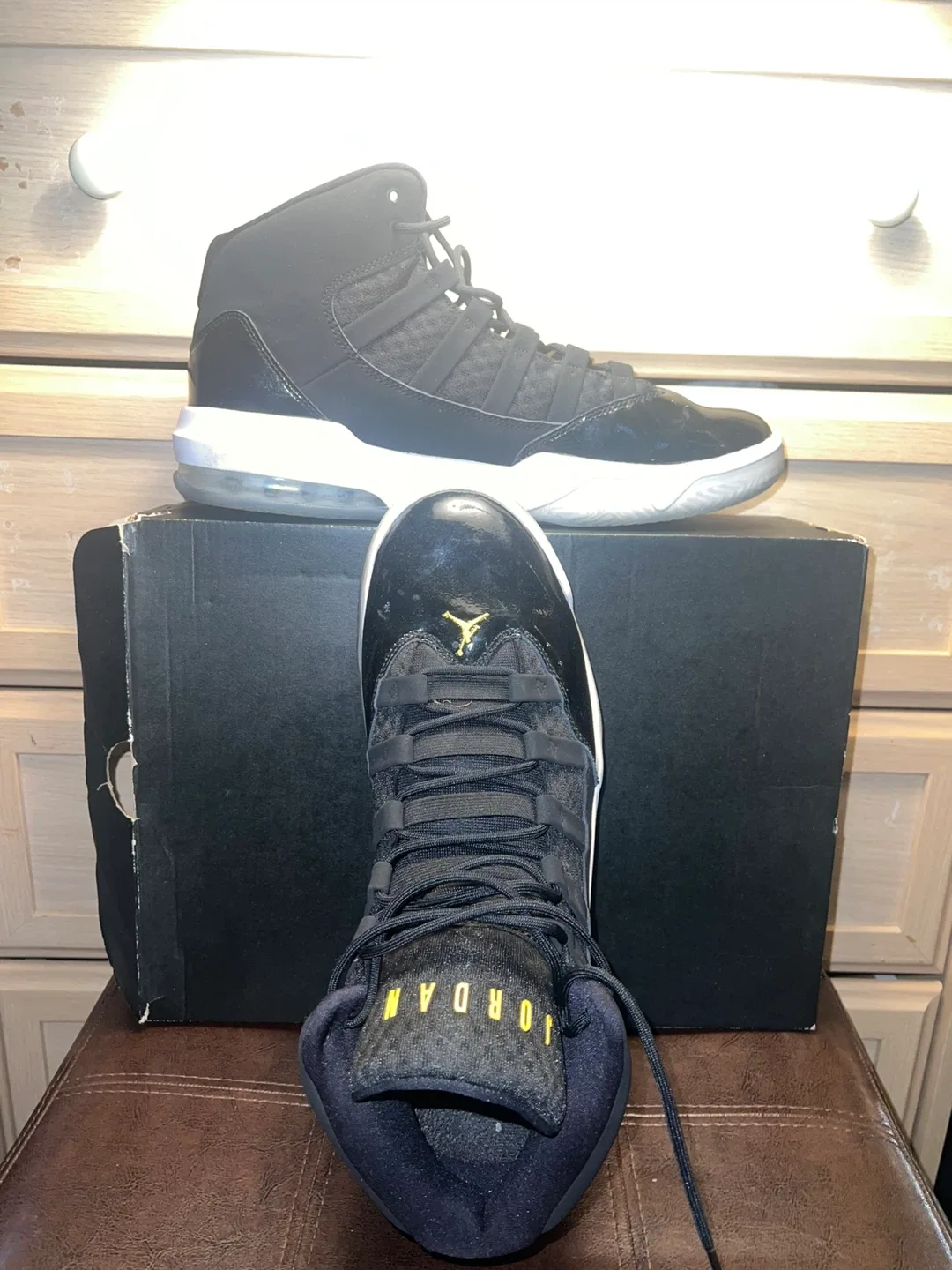 Jordan Max Aura 5 Black/Yellow image indicator(6)