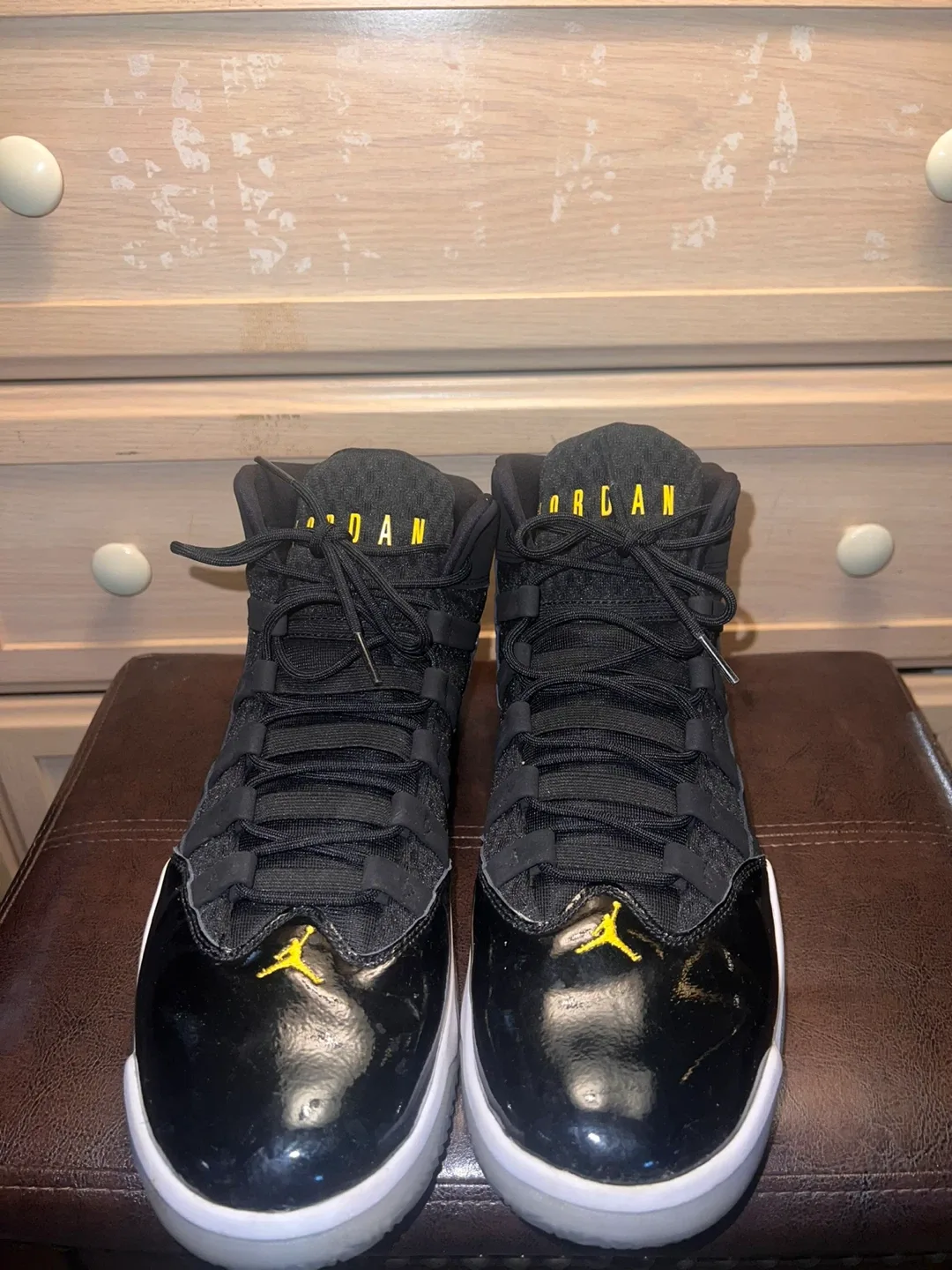 Jordan Max Aura 5 Black/Yellow image indicator(4)