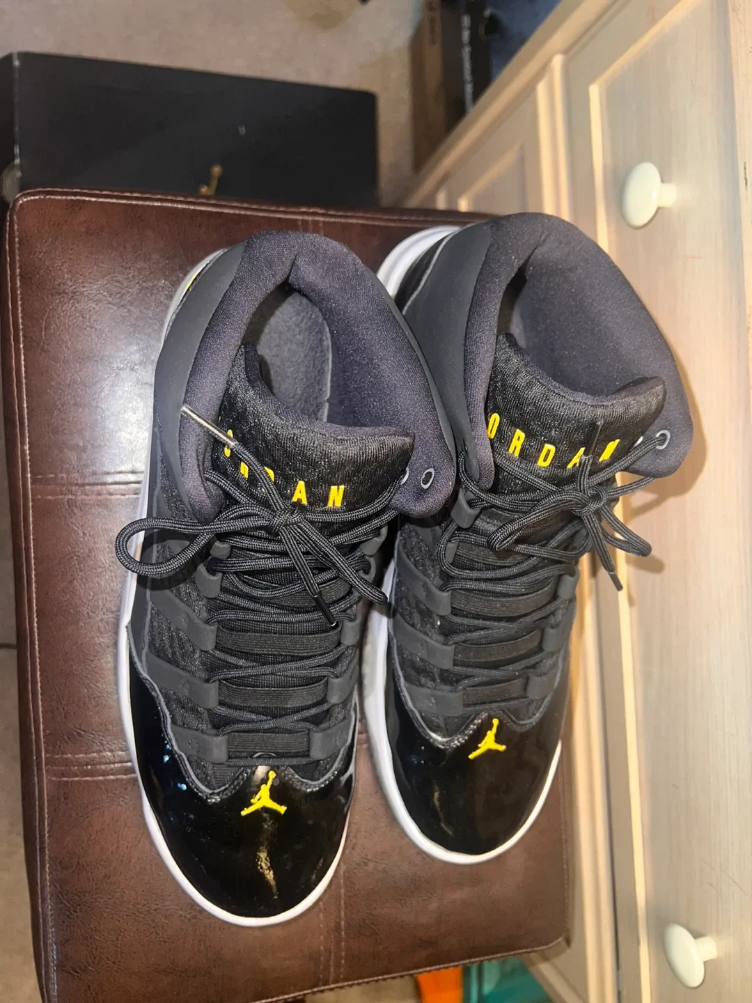 Jordan Max Aura 5 Black/Yellow image indicator(5)