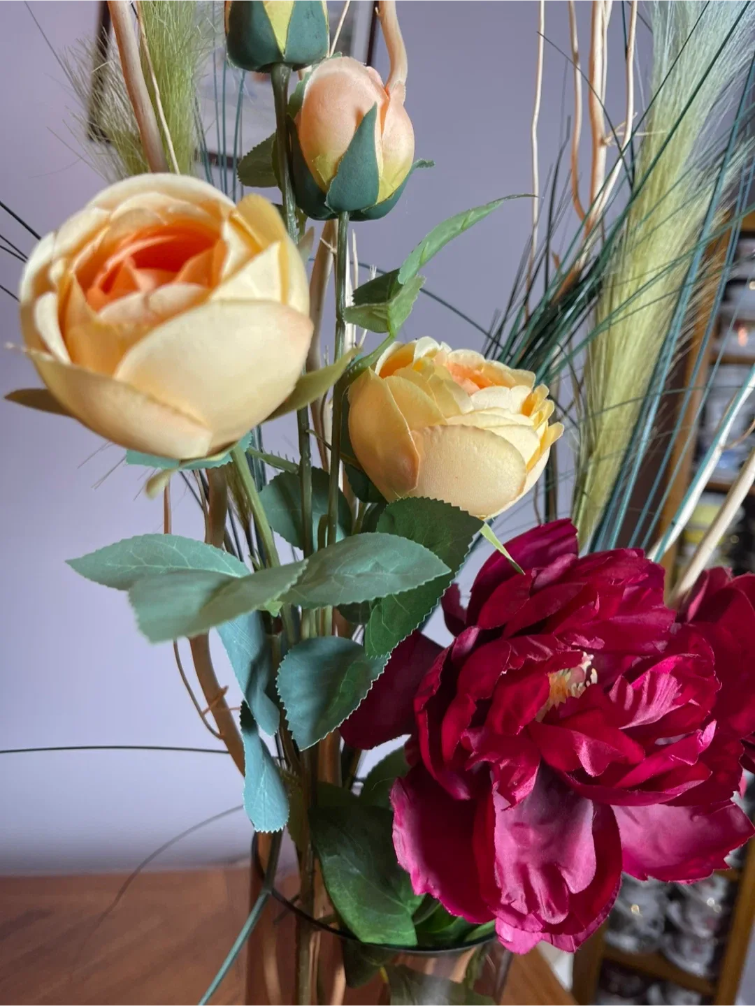 Floral Arrangement in Vase image indicator(2)