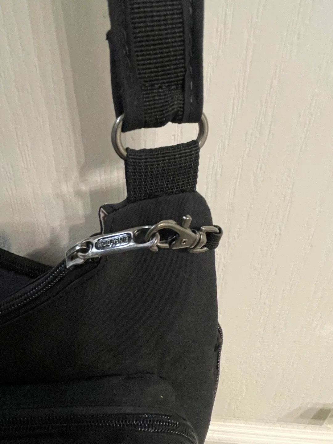 Kipling crossbody,Roots crossbody, Tyler Rodan backpack image indicator(3)