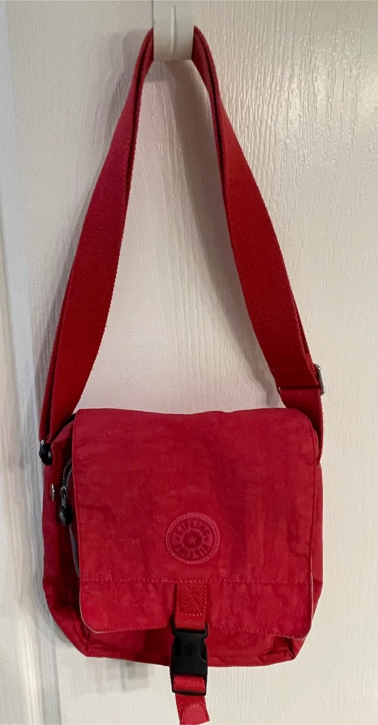 Kipling crossbody,Roots crossbody, Tyler Rodan backpack image indicator(5)