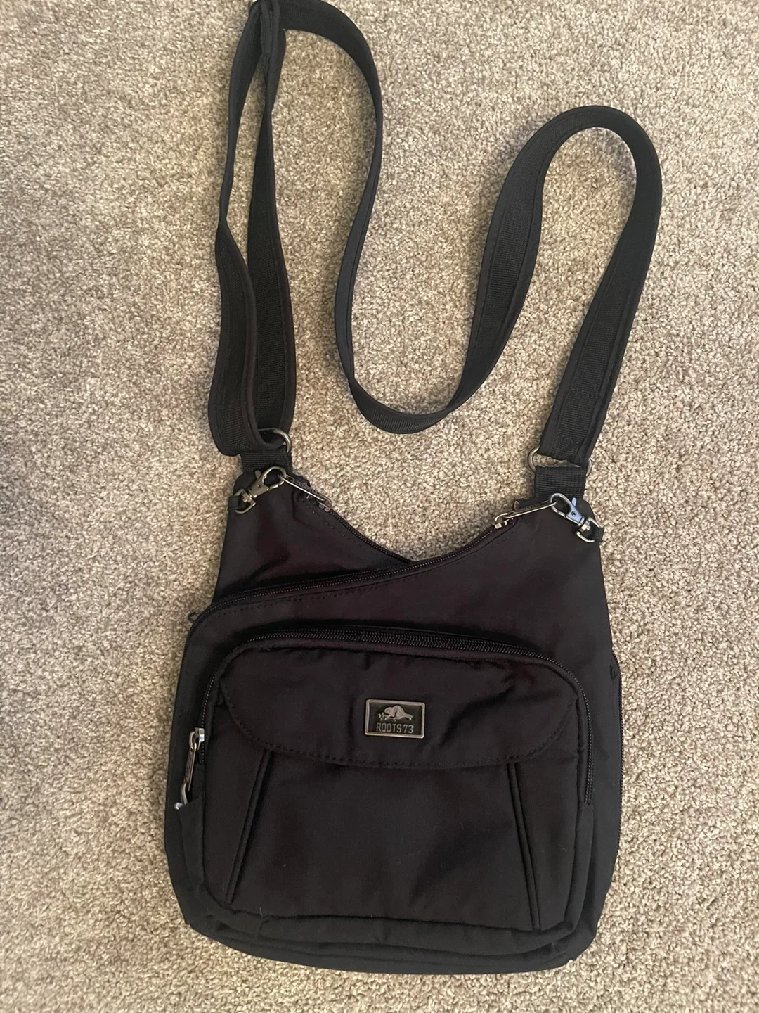 Kipling crossbody,Roots crossbody, Tyler Rodan backpack image indicator(2)
