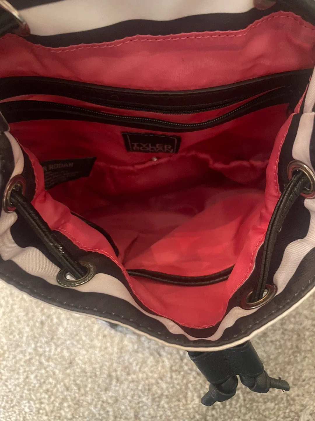 Kipling crossbody,Roots crossbody, Tyler Rodan backpack image indicator(9)